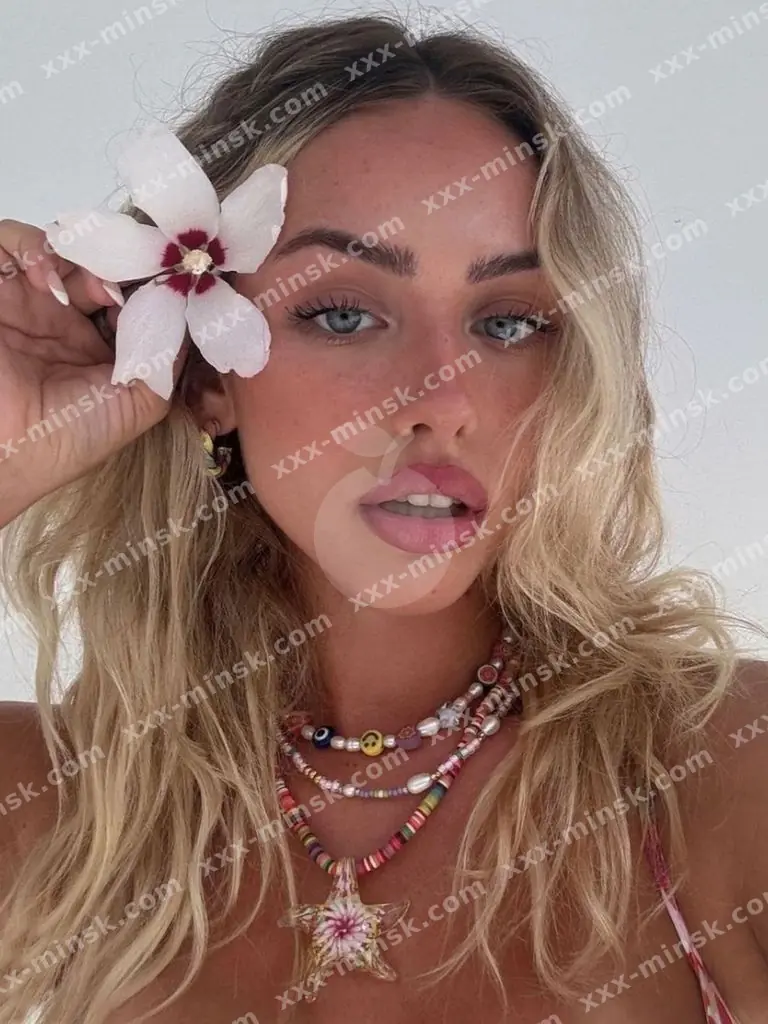 Амина, 26